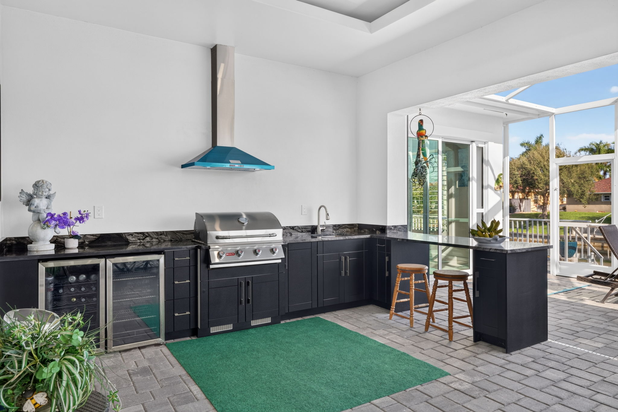 Outdoor Kitchen