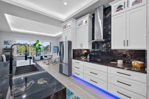 Kitchen 4 of 5