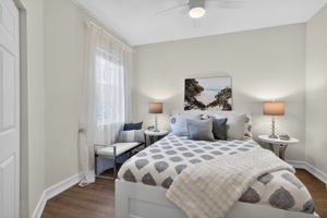 Queen bed, tv in 2nd bedroom