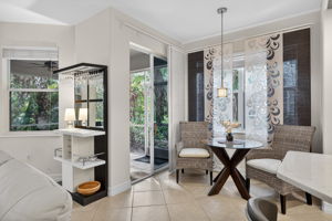 3 dining options - breakfast nook