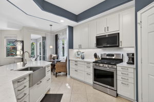 Natural gas stove, vented microwave, deep sink