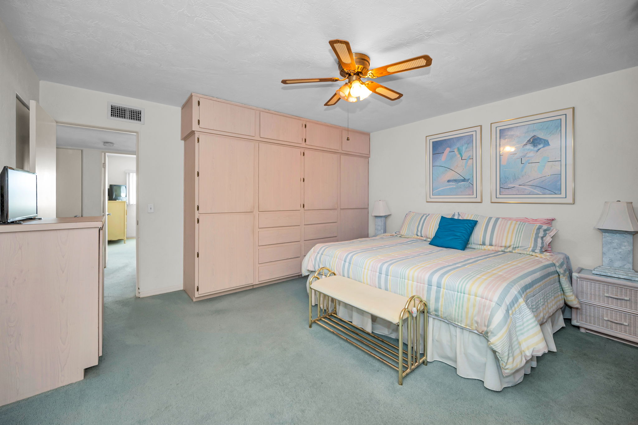 Primary Bedroom1b