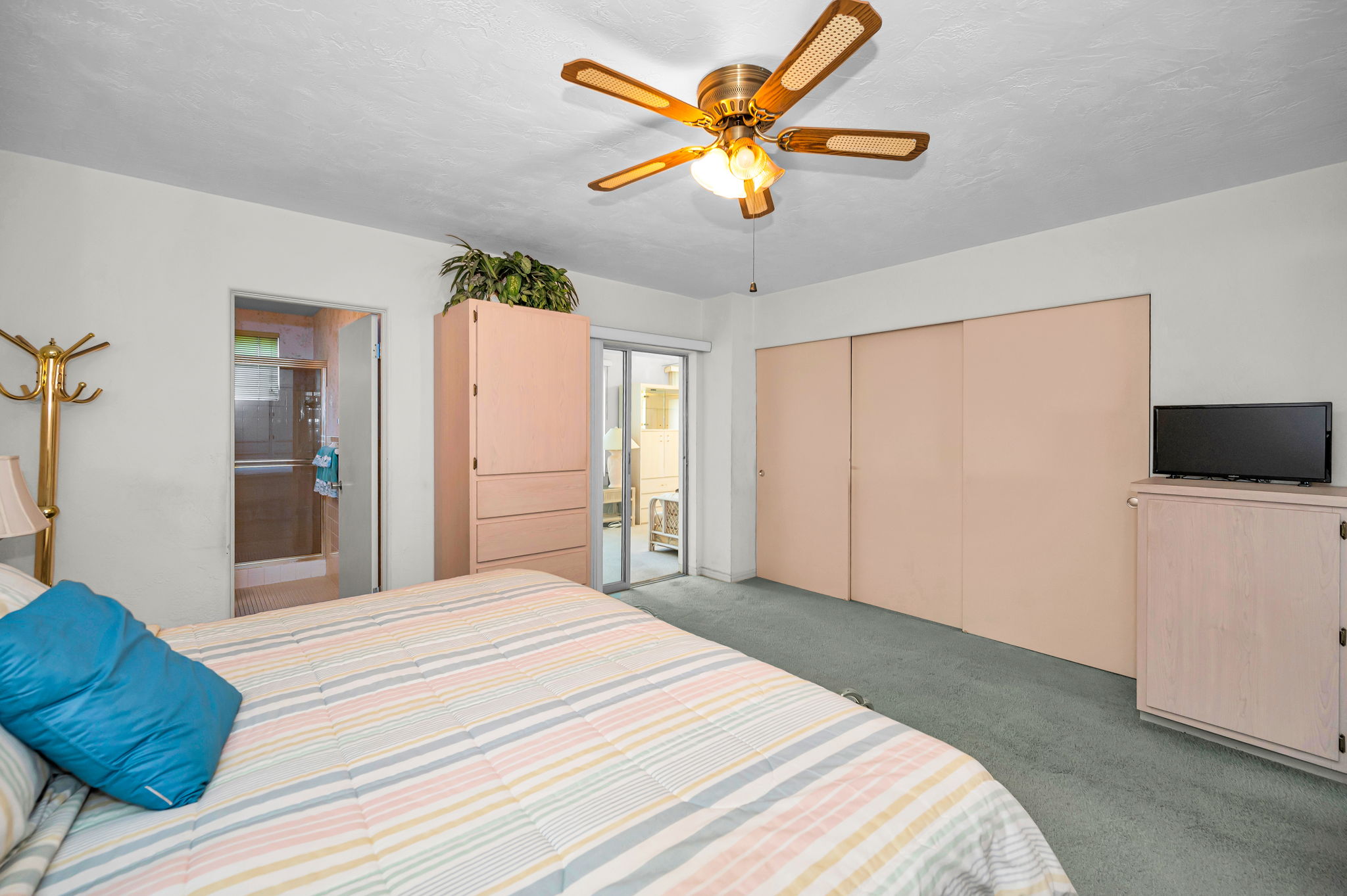 Primary Bedroom1d