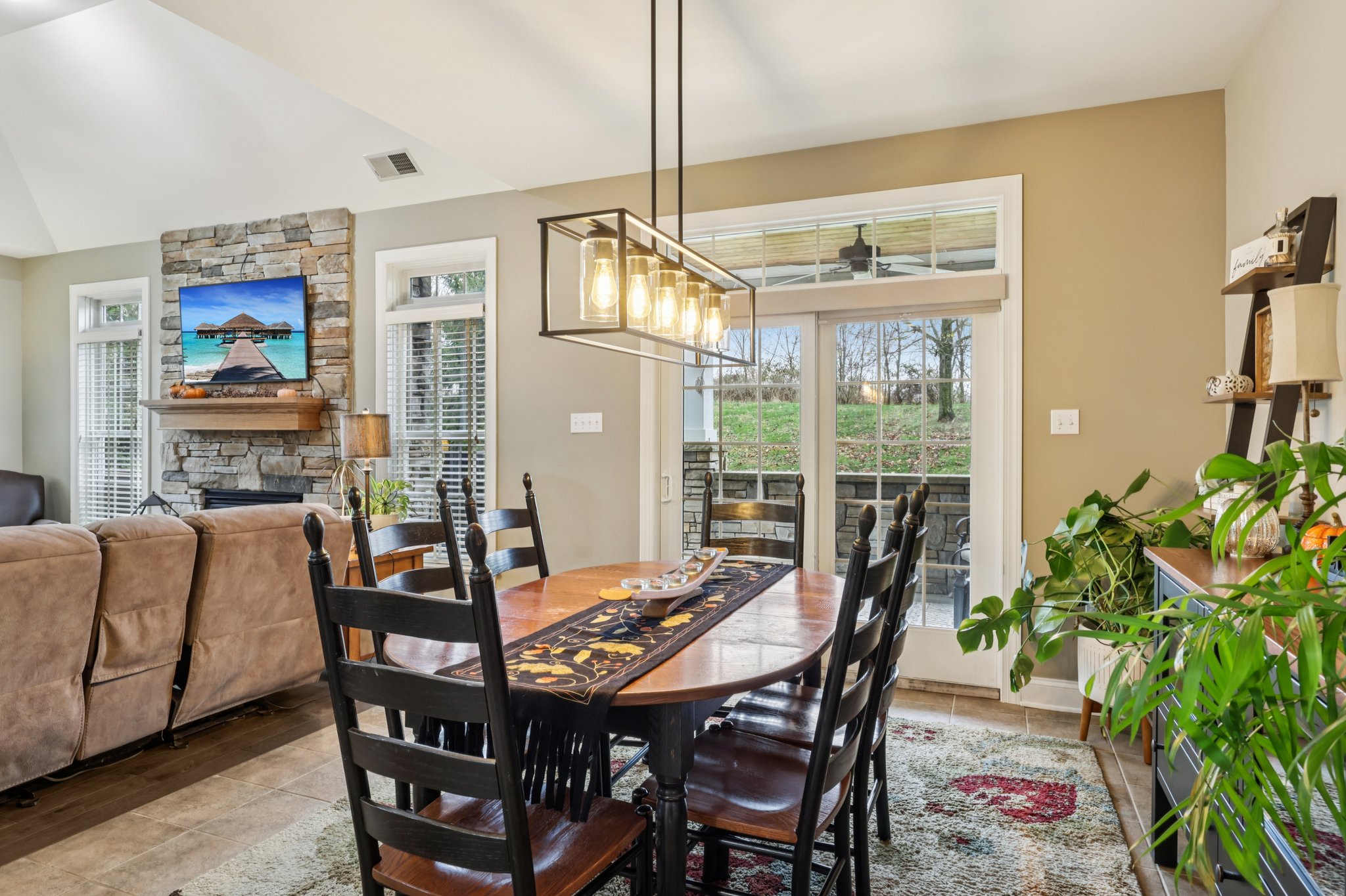 Deacon Dr-S2011-018.jpg