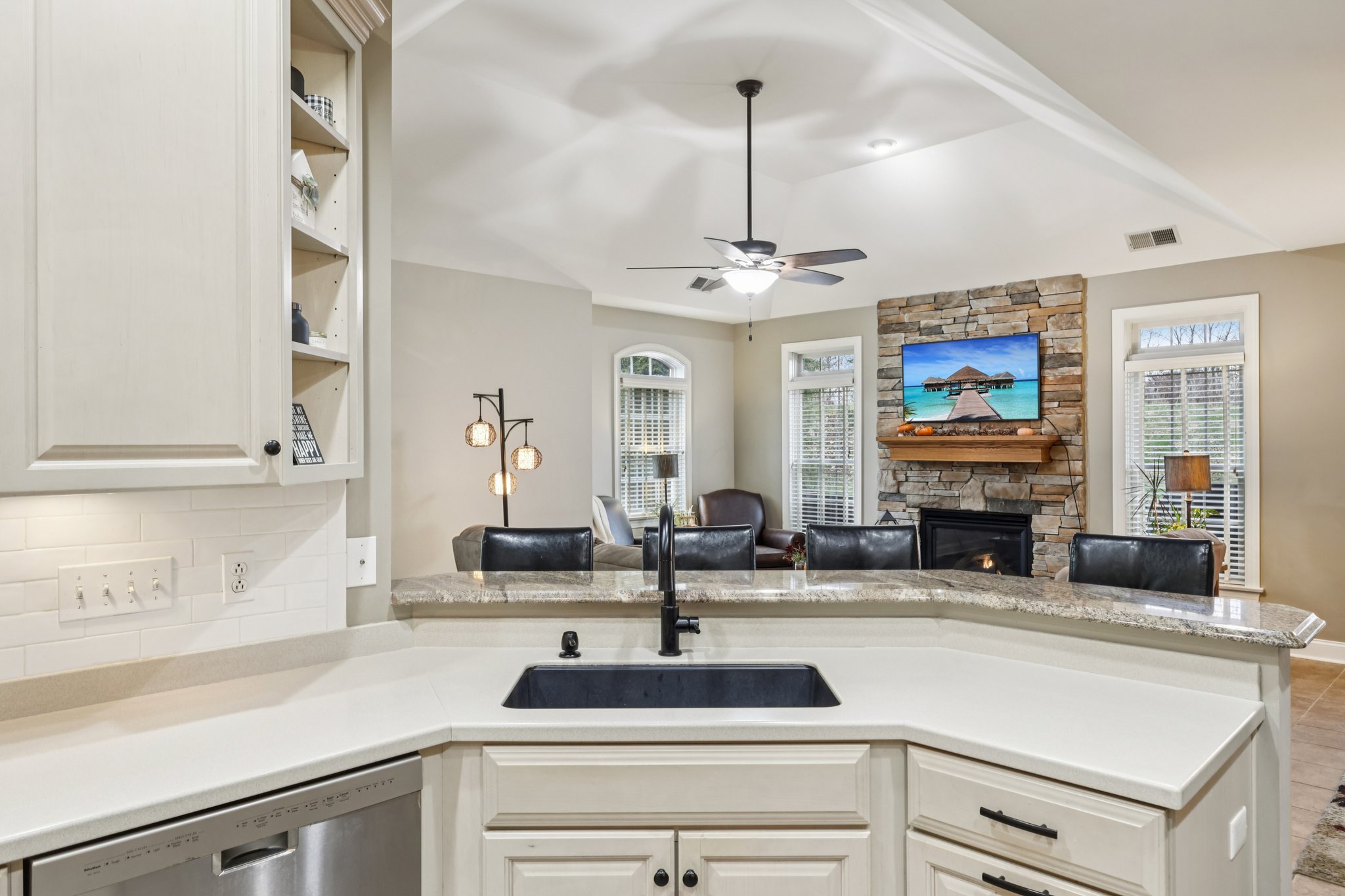 Deacon Dr-S2011-024.jpg