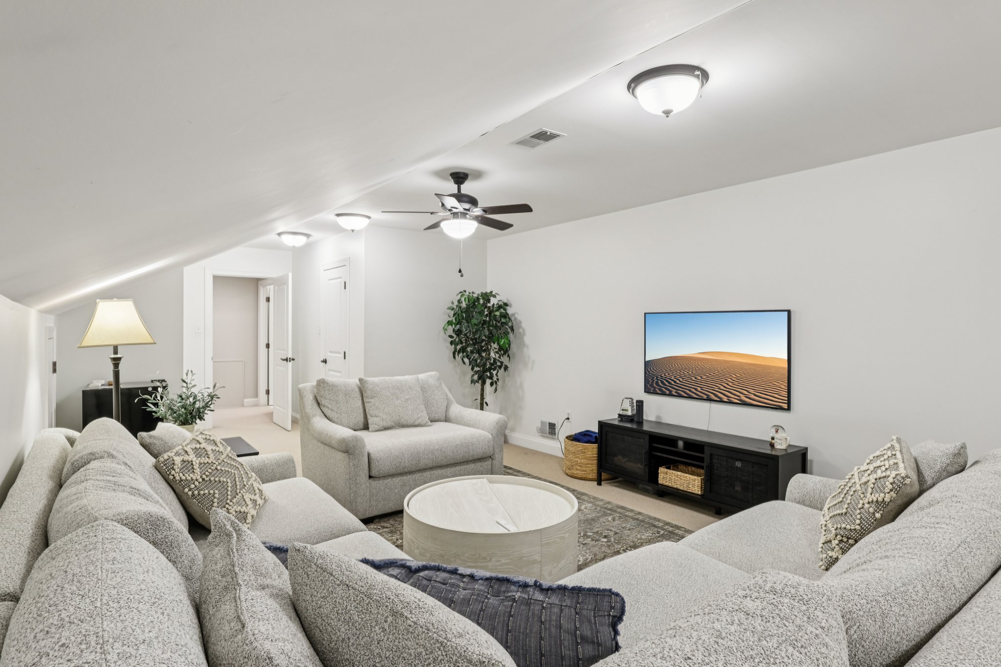 Deacon Dr-S2011-055.jpg