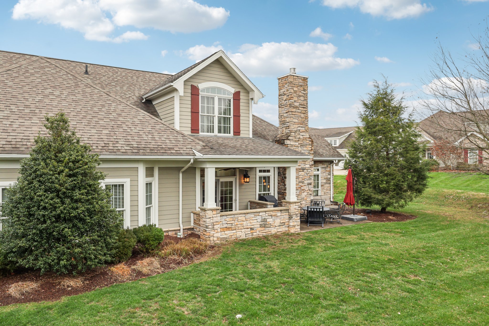 Deacon Dr-S2011-071.jpg