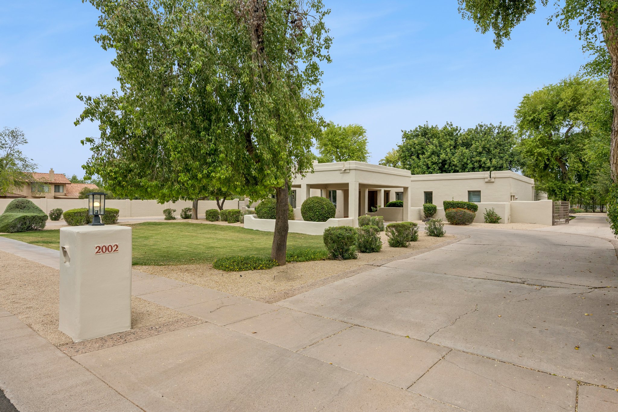 2002 E Caroline Ln - 001.jpg