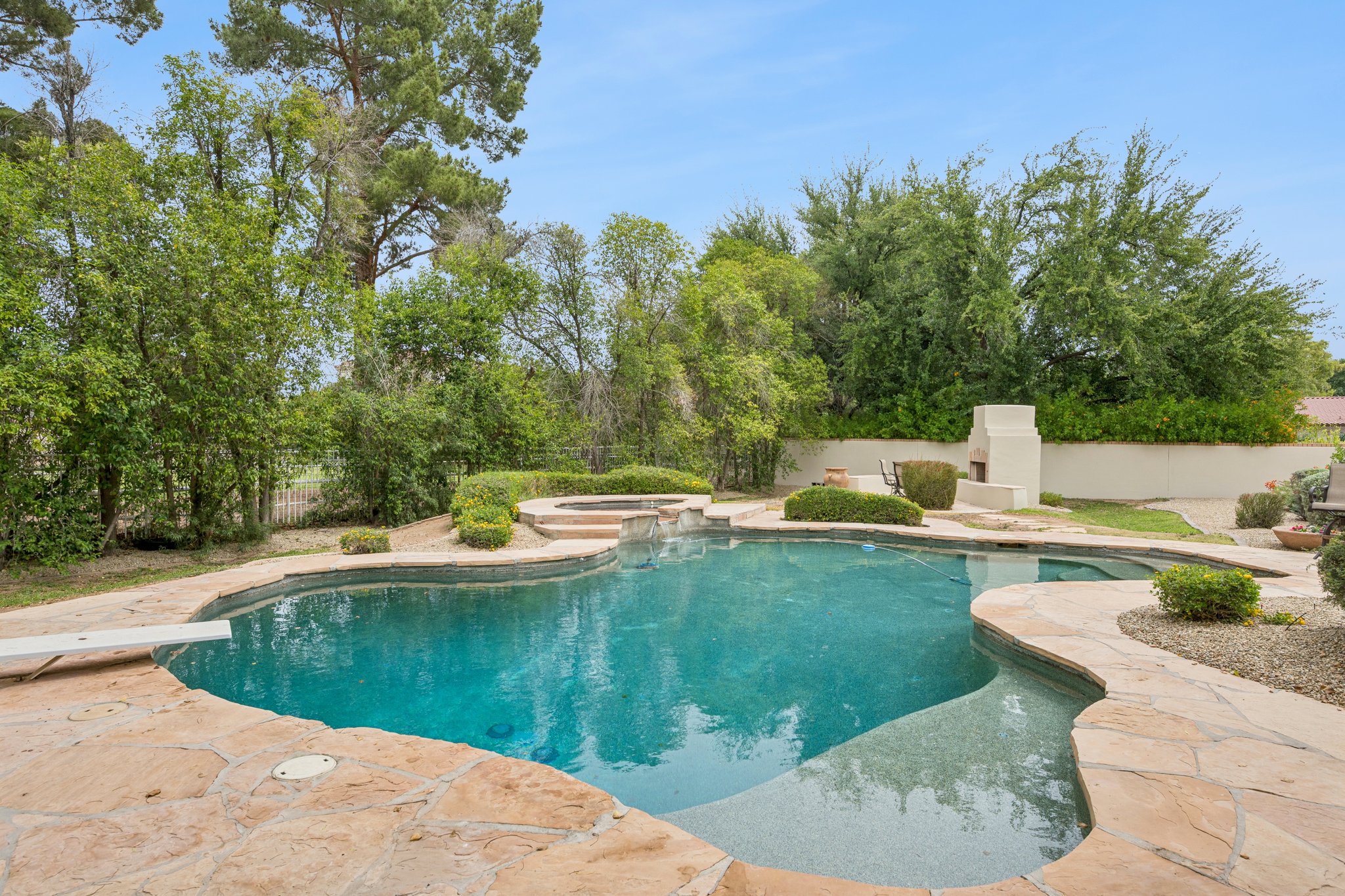 2002 E Caroline Ln - 004.jpg