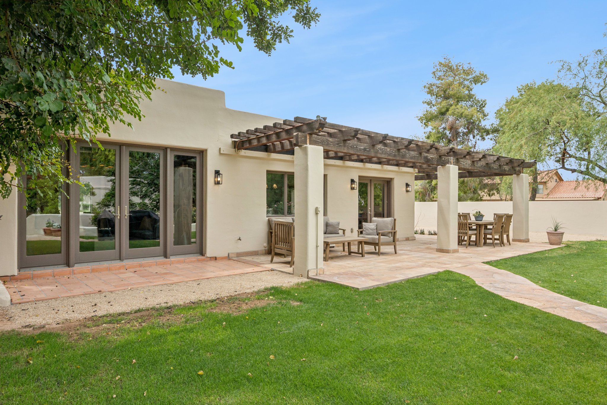 2002 E Caroline Ln - 010.jpg