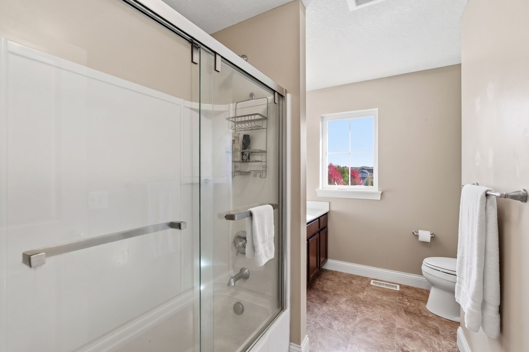 20024 Fern Glen Lane N - Upper level full bathroom