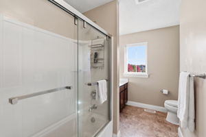 20024 Fern Glen Lane N - Upper level full bathroom