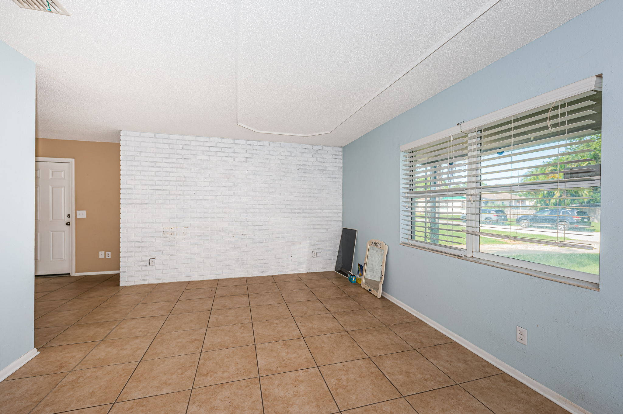 Living Room 2-2