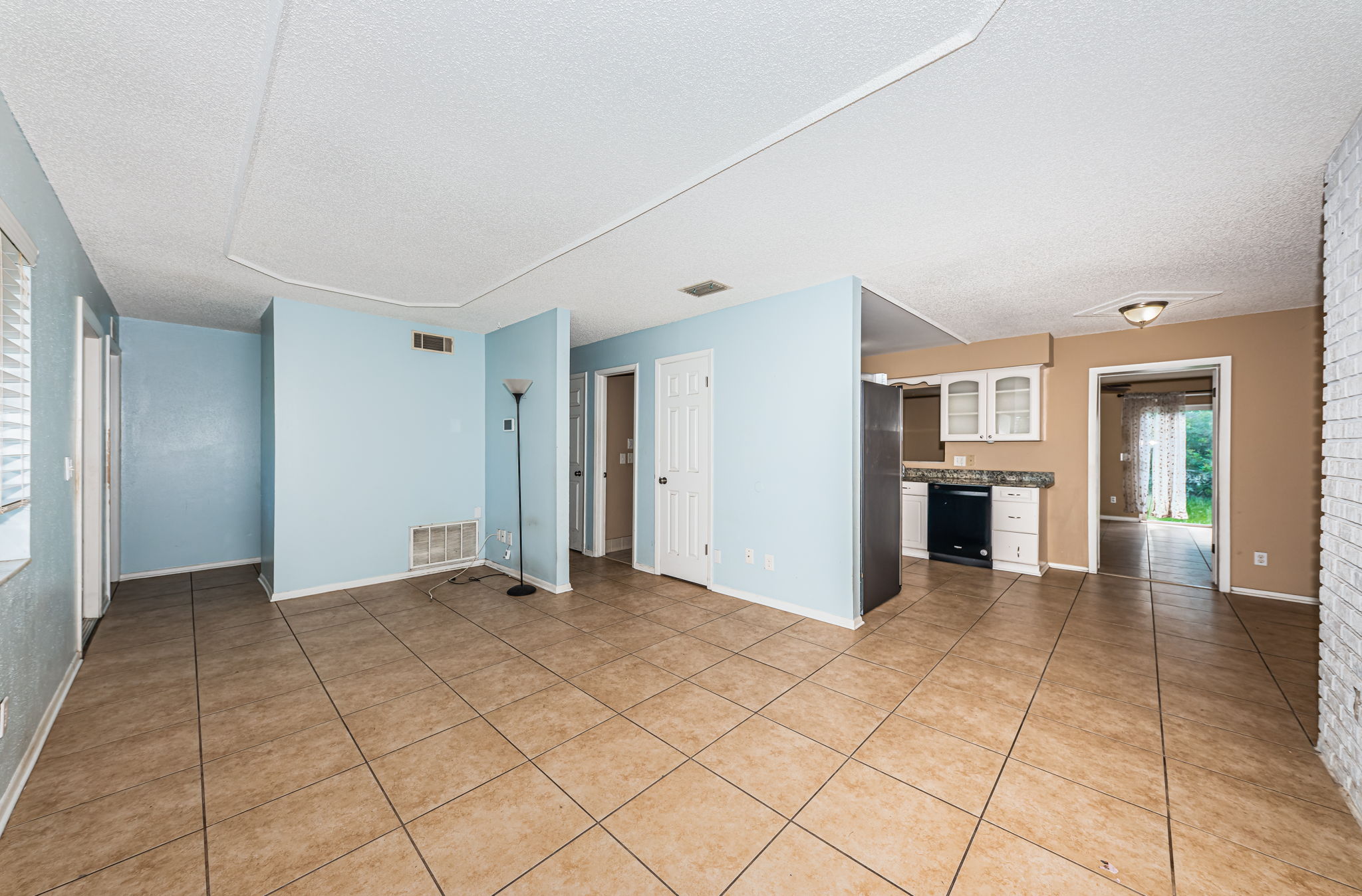 Living Room 4-2