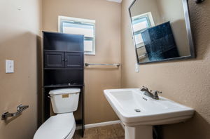 Primary Bathroom 1c