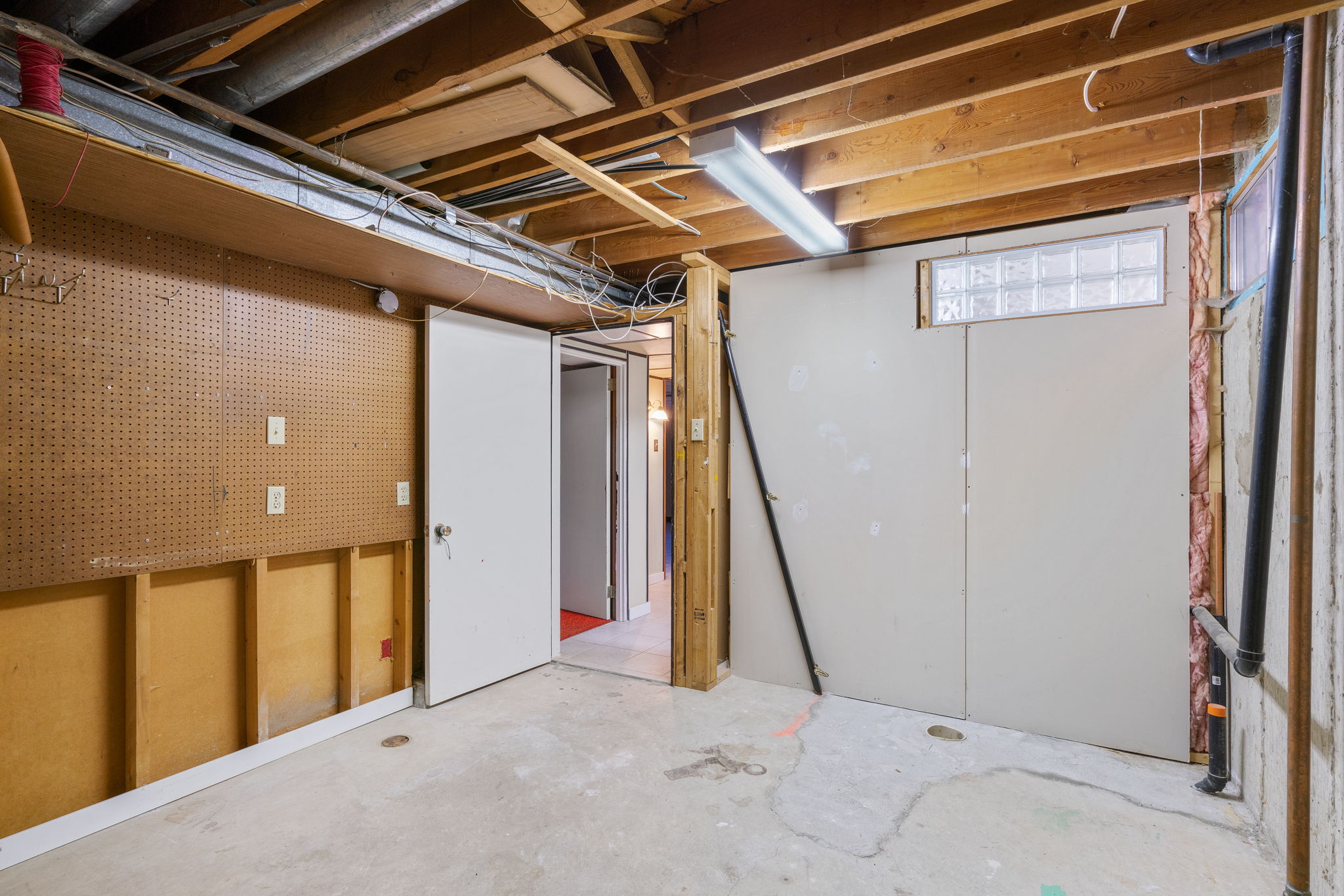 2004 18 St NW, Calgary, AB T2M 3T1, Canada Photo 34