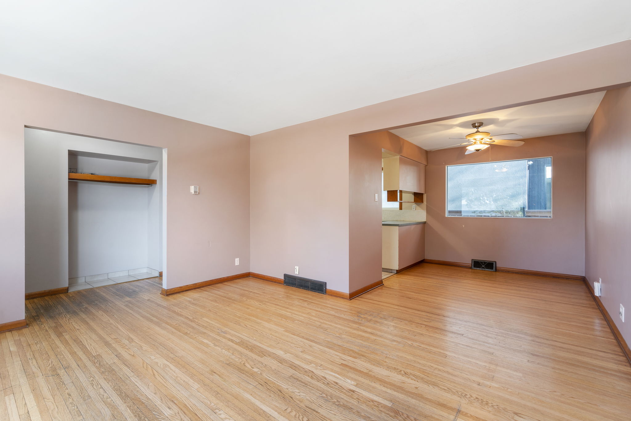 2004 18 St NW, Calgary, AB T2M 3T1, Canada Photo 10