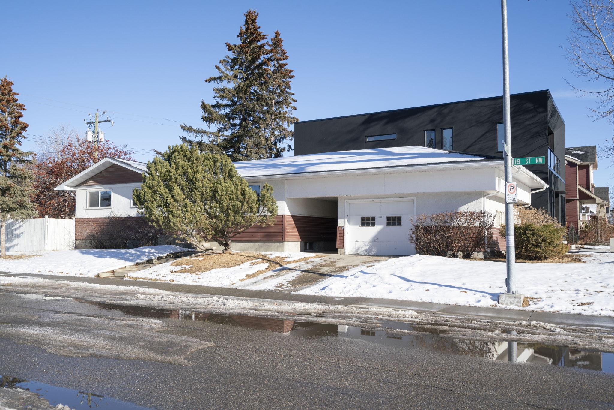 2004 18 St NW, Calgary, AB T2M 3T1, Canada Photo 2
