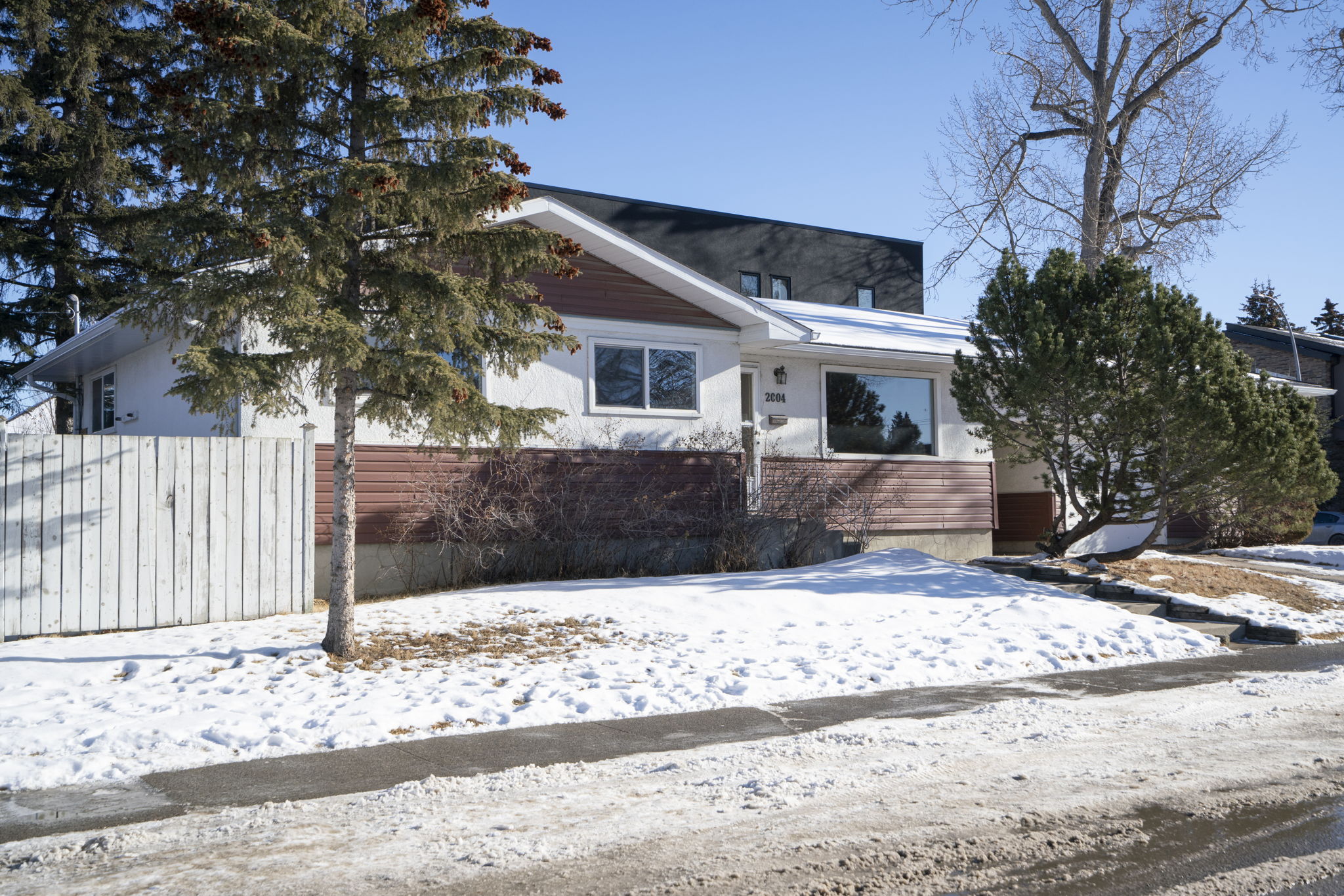 2004 18 St NW, Calgary, AB T2M 3T1, Canada Photo 6