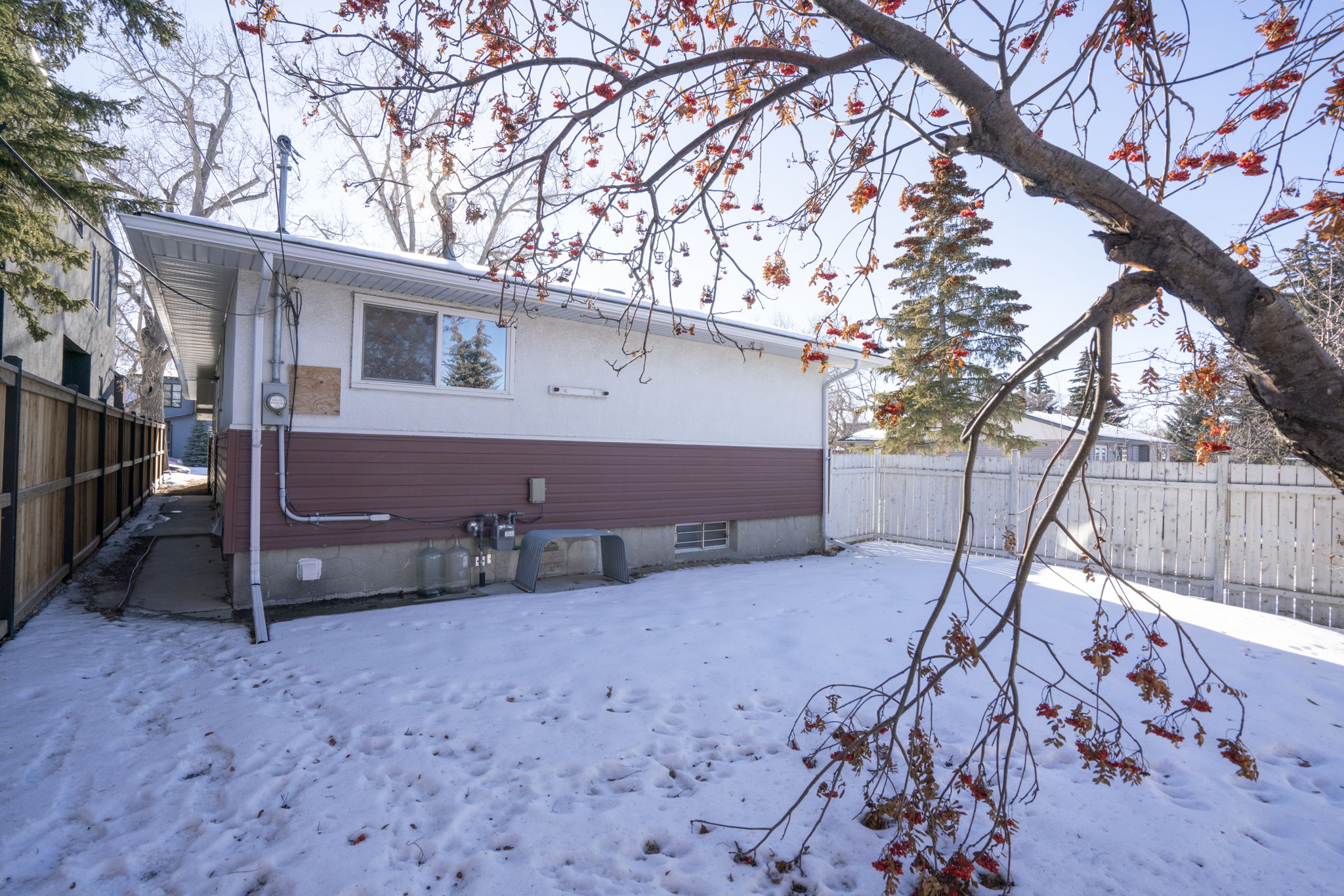 2004 18 St NW, Calgary, AB T2M 3T1, Canada Photo 36