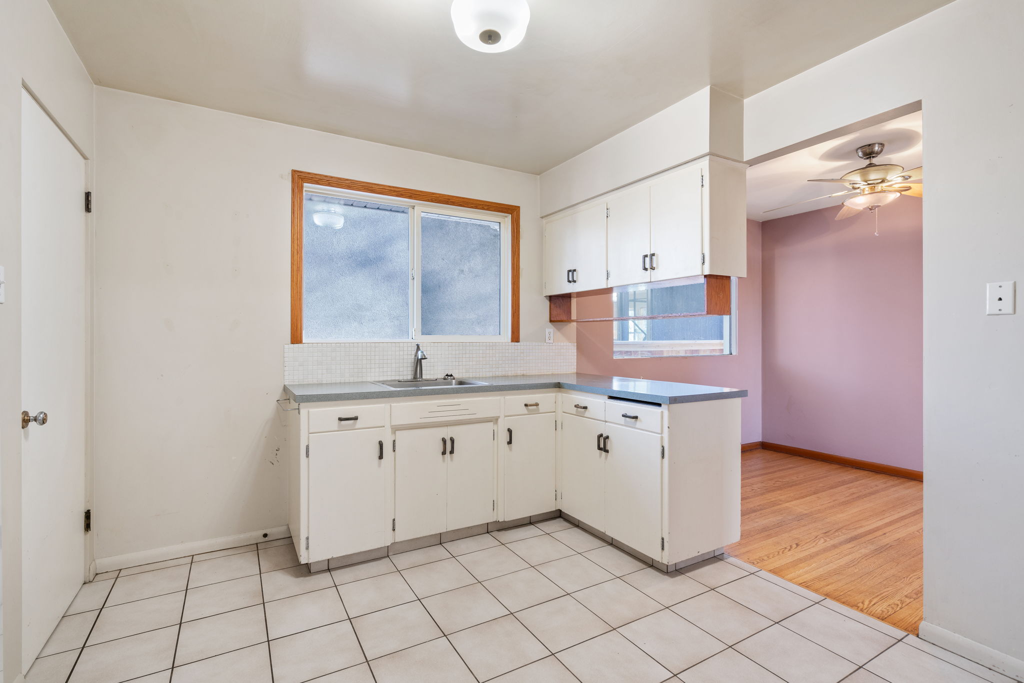 2004 18 St NW, Calgary, AB T2M 3T1, Canada Photo 16