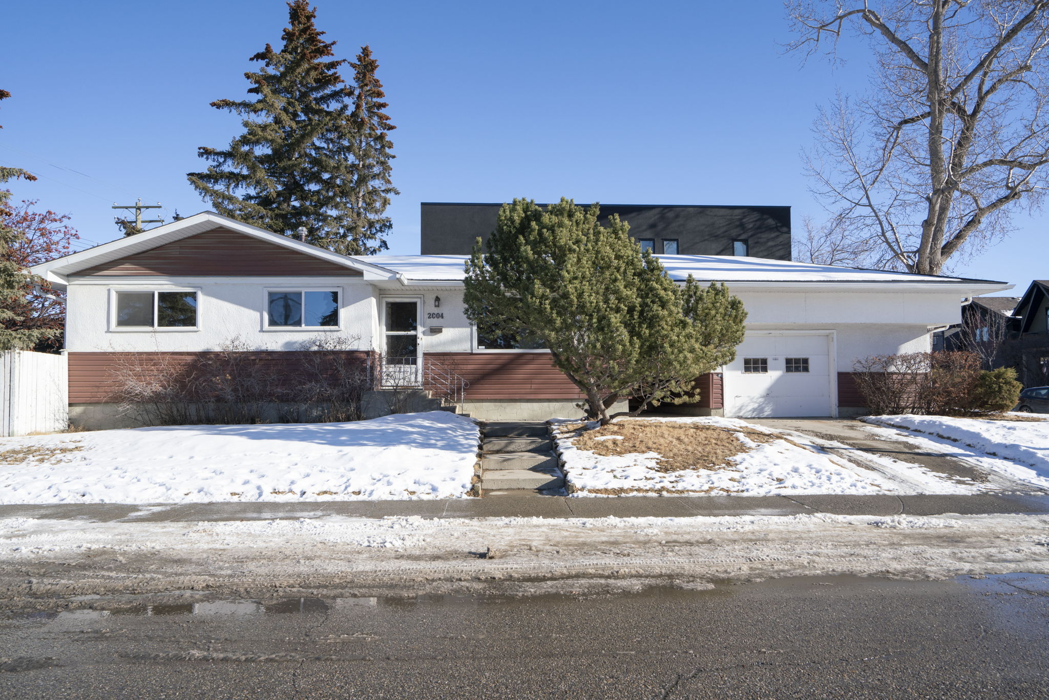 2004 18 St NW, Calgary, AB T2M 3T1, Canada Photo 4