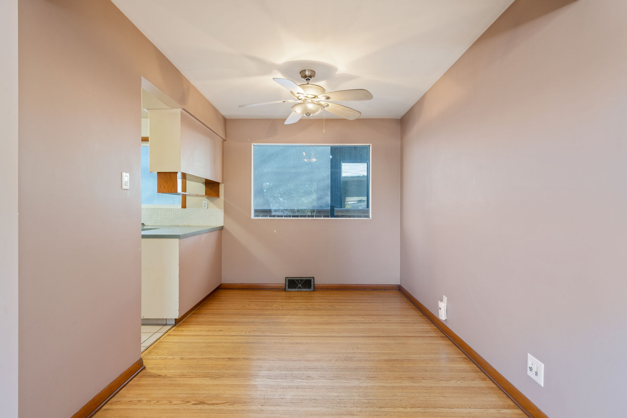 2004 18 St NW, Calgary, AB T2M 3T1, Canada Photo 13