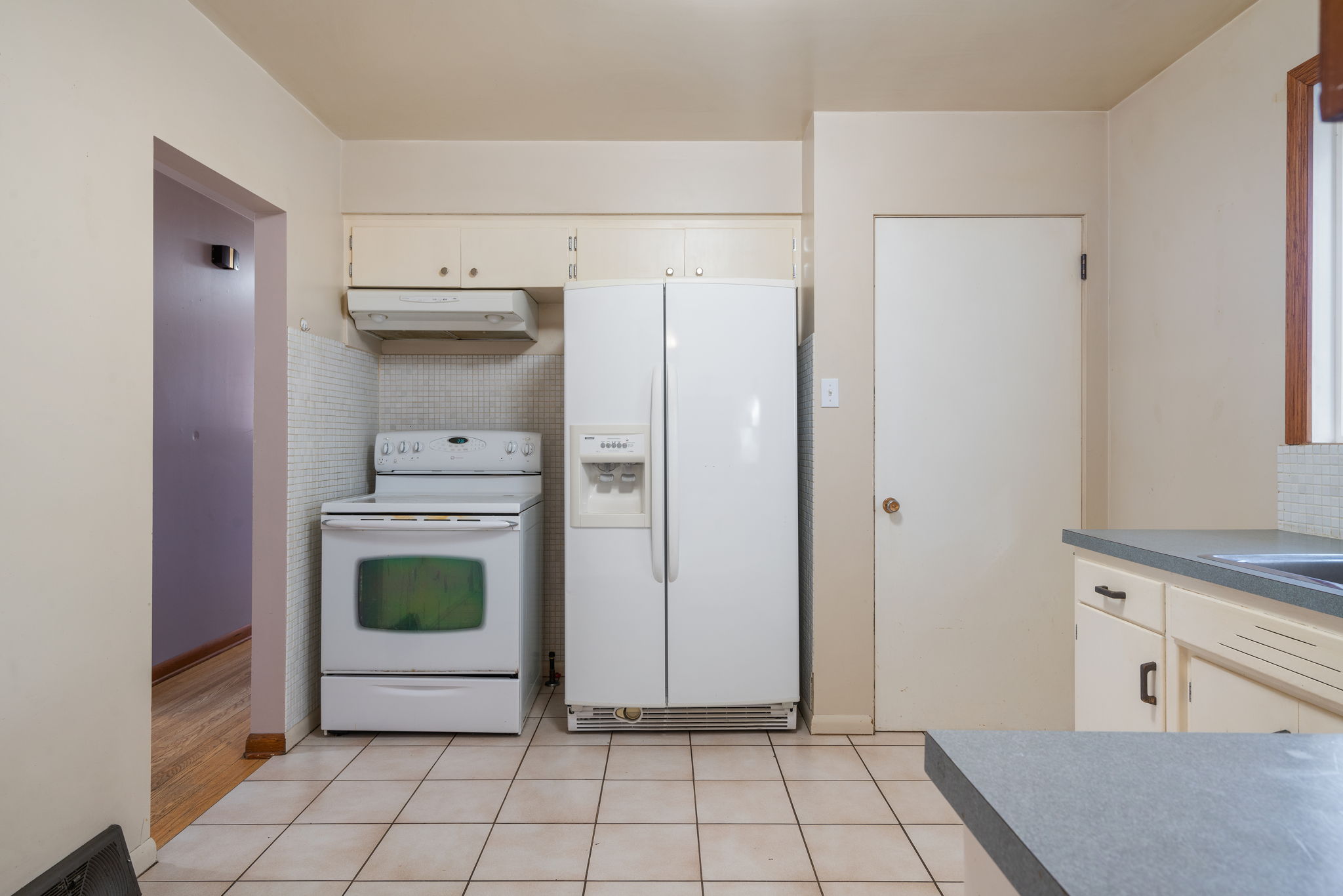 2004 18 St NW, Calgary, AB T2M 3T1, Canada Photo 15