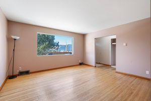 2004 18 St NW, Calgary, AB T2M 3T1, Canada Photo 11