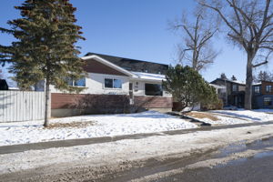 2004 18 St NW, Calgary, AB T2M 3T1, Canada Photo 4