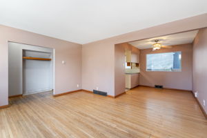 2004 18 St NW, Calgary, AB T2M 3T1, Canada Photo 9