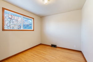 2004 18 St NW, Calgary, AB T2M 3T1, Canada Photo 17
