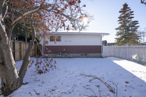 2004 18 St NW, Calgary, AB T2M 3T1, Canada Photo 36