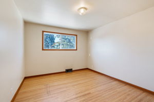 2004 18 St NW, Calgary, AB T2M 3T1, Canada Photo 20