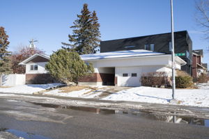 2004 18 St NW, Calgary, AB T2M 3T1, Canada Photo 1