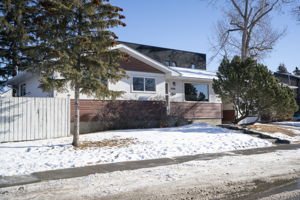 2004 18 St NW, Calgary, AB T2M 3T1, Canada Photo 5