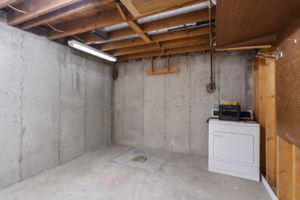 2004 18 St NW, Calgary, AB T2M 3T1, Canada Photo 32