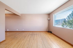 2004 18 St NW, Calgary, AB T2M 3T1, Canada Photo 8