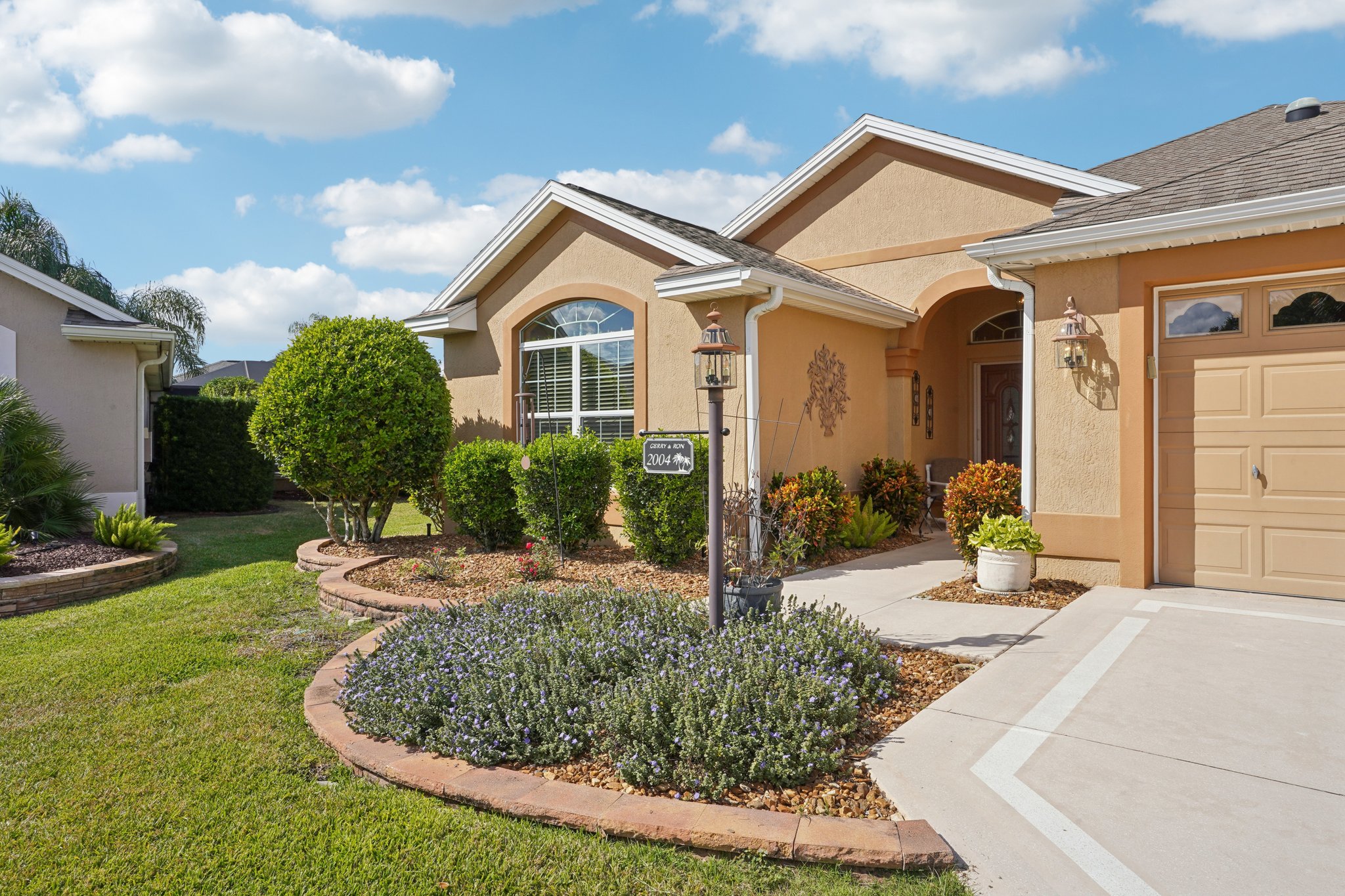 Royal Elm Rd-S0811-003.jpg