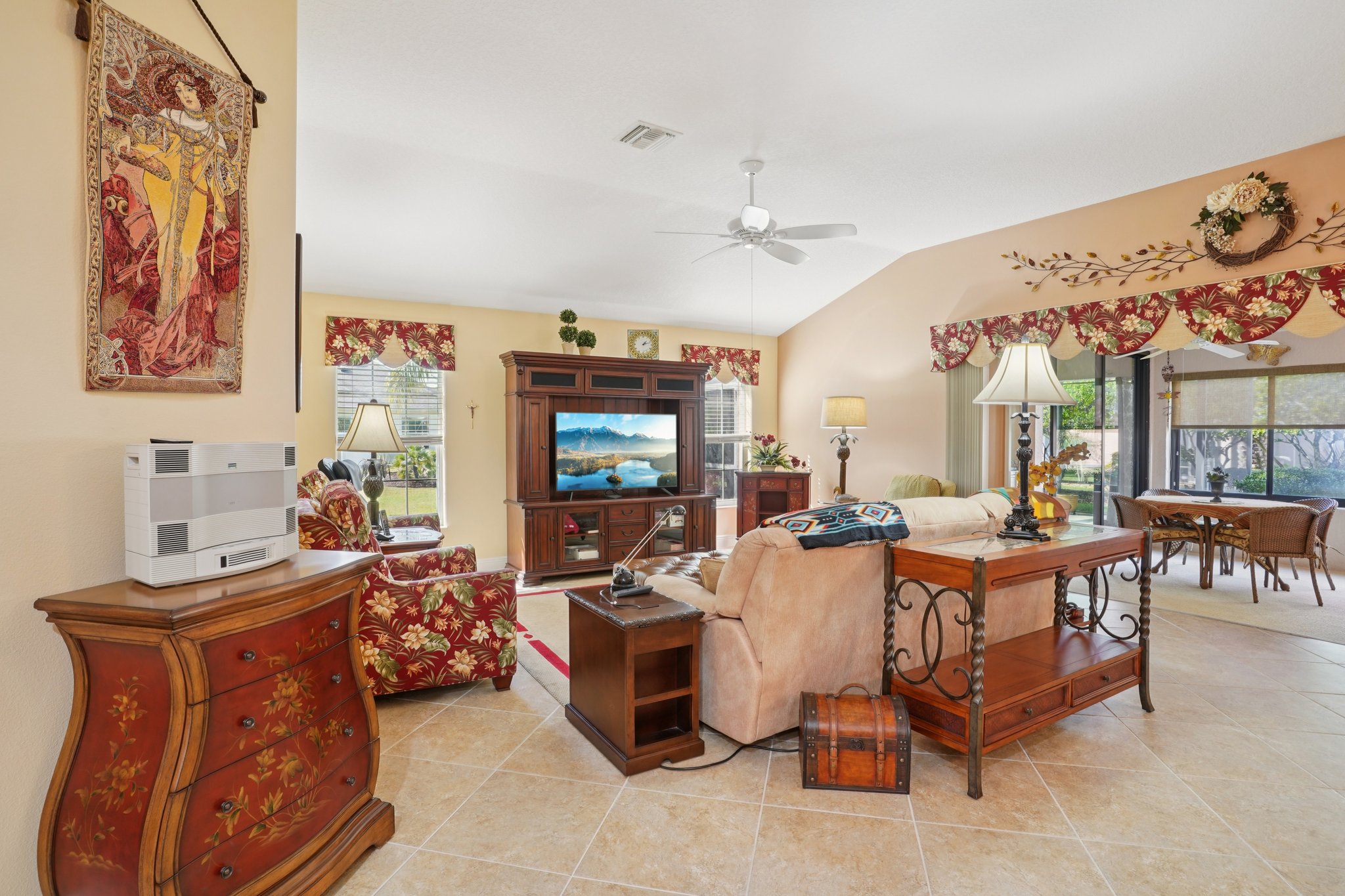 Royal Elm Rd-S0811-008.jpg