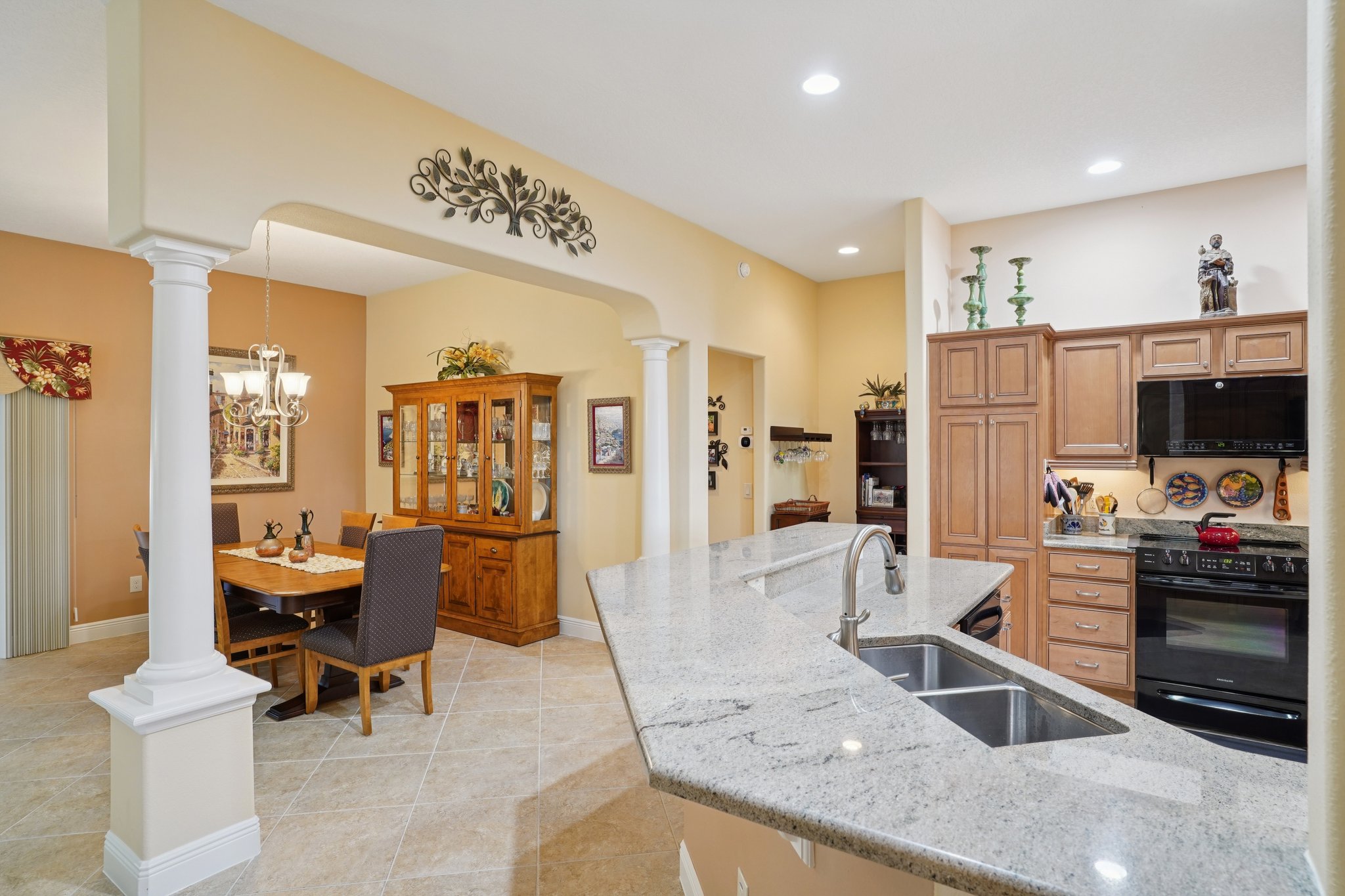 Royal Elm Rd-S0811-014.jpg