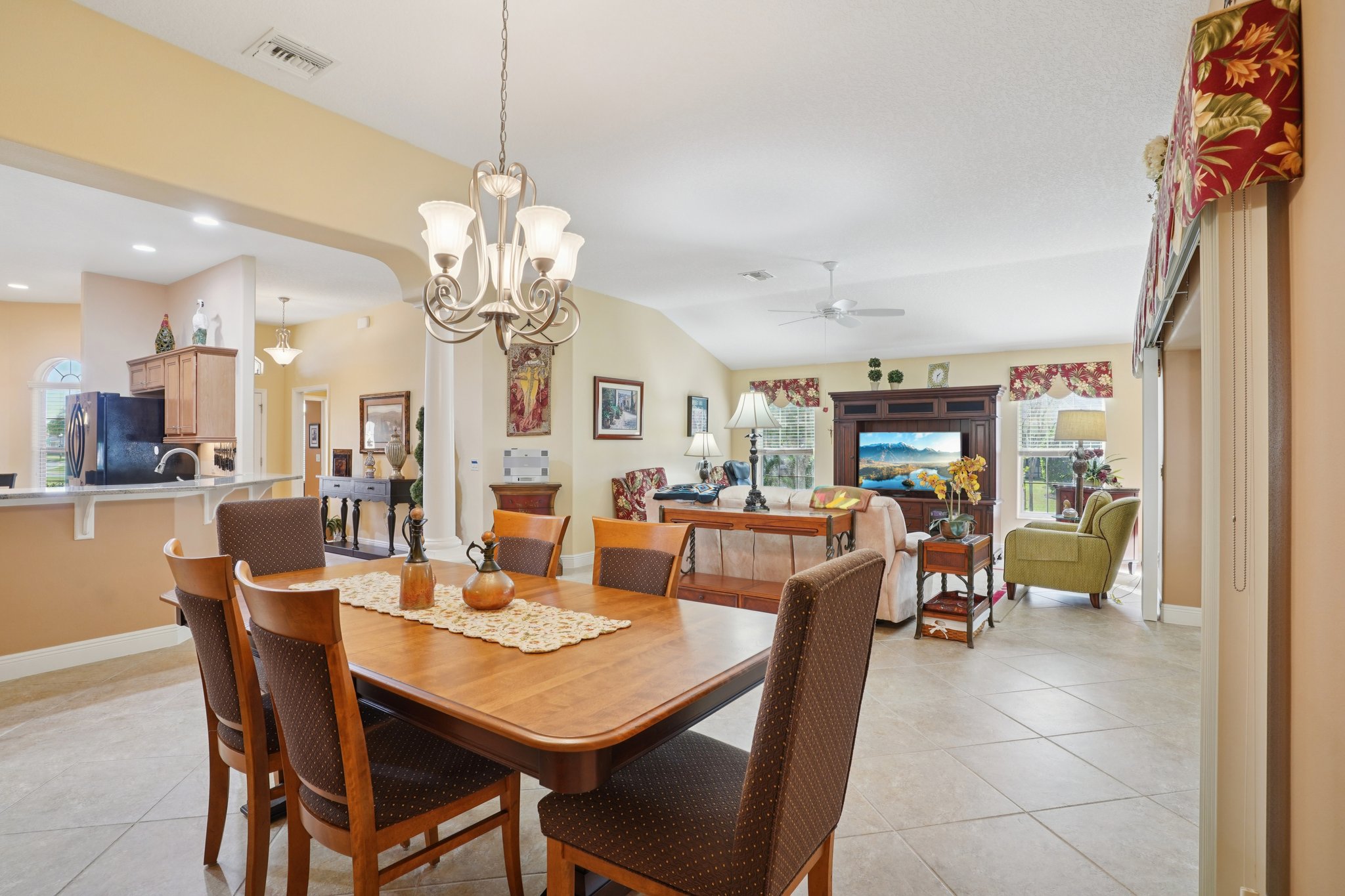 Royal Elm Rd-S0811-017.jpg