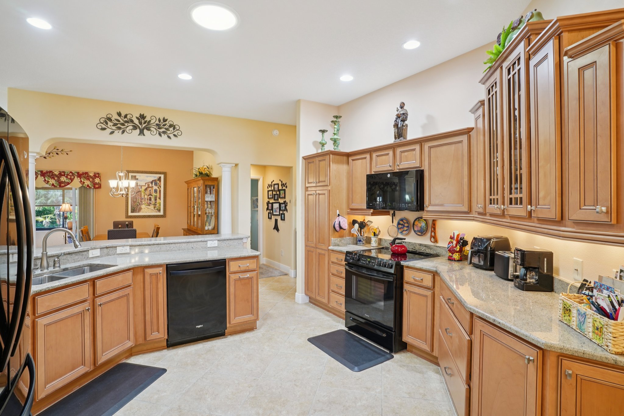 Royal Elm Rd-S0811-024.jpg