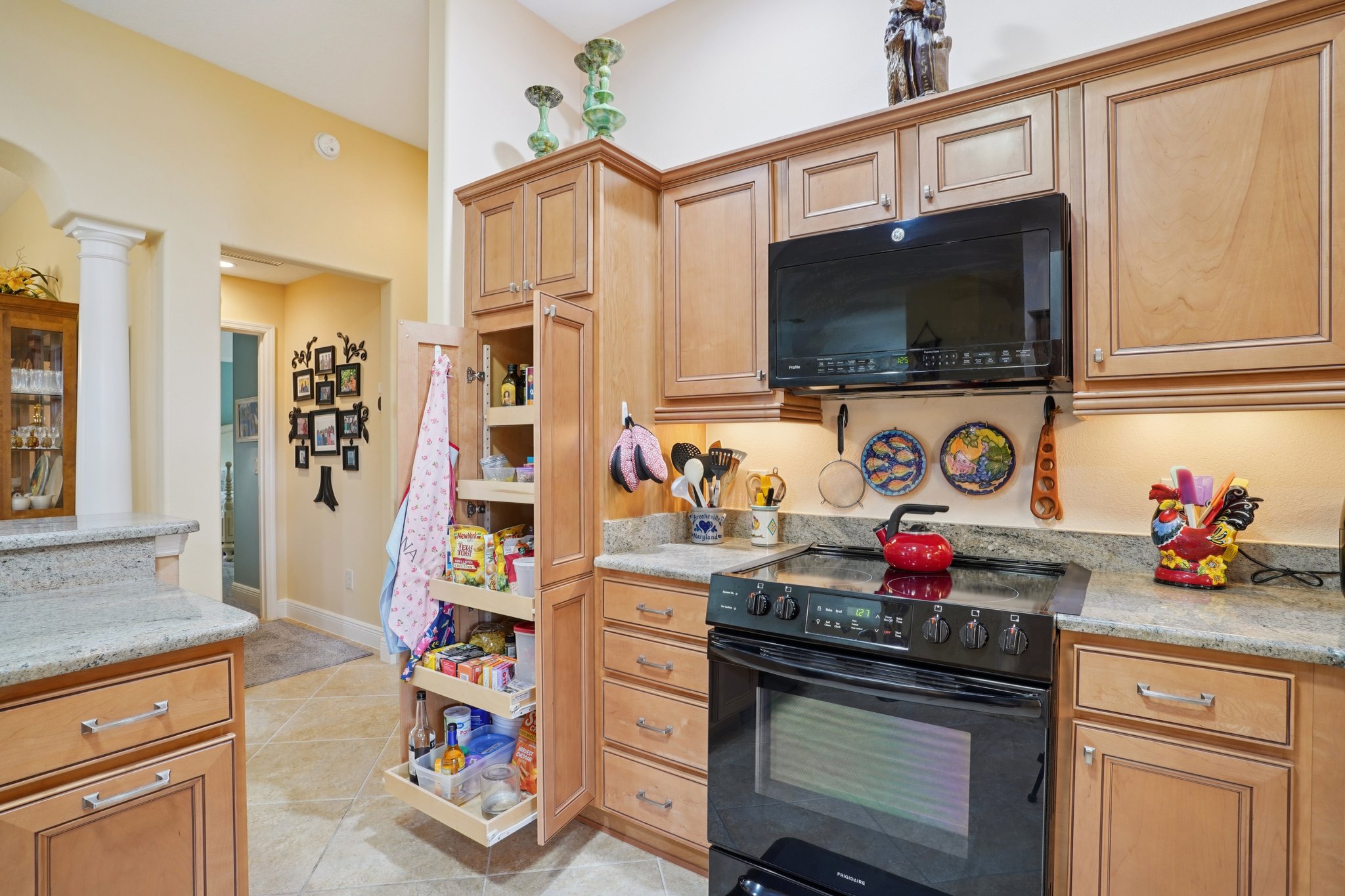 Royal Elm Rd-S0811-025.jpg