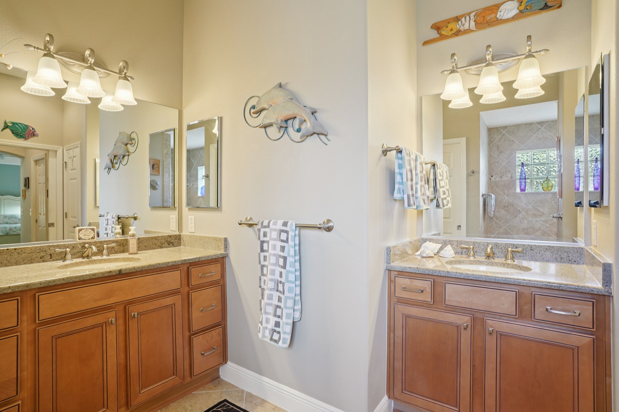 Royal Elm Rd-S0811-031.jpg