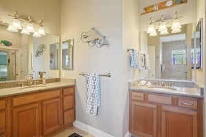 Royal Elm Rd-S0811-031.jpg