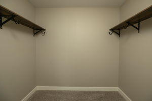 20-Walk in Closet