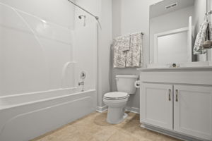 Secondary full bathroom