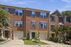 2005 N Buchanan Ct, Arlington, VA 22207, USA Photo 5