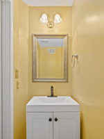 2005 N Buchanan Ct, Arlington, VA 22207, USA Photo 8